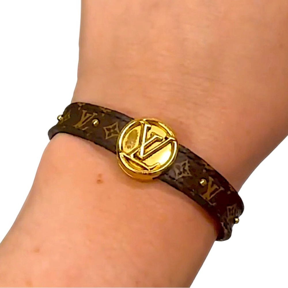 Louis Vuitton Reversible Monogram and Red Gold LV Circle Bracelet - Picture 2 of 8